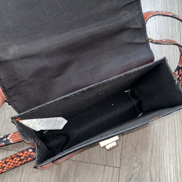 PRETTYLITTLETHING Mini Cross Body Snake Printed Bag - Picture 8 of 12